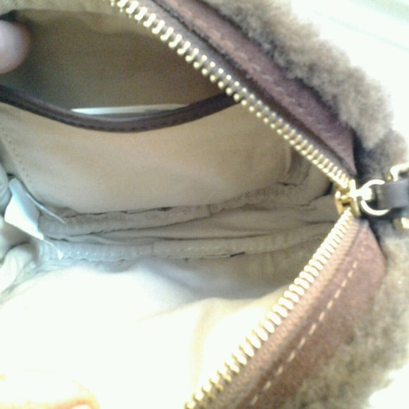 NWT UGG Australia Bailey Bow Corduroy Zip Crossbody Chocolate - Picture 6 of 6